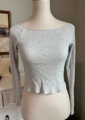 Brandy Melville Cropped Top Heather Gray Ribbed Knit Long Sleeve Boat Neck Basic thumbnail 1