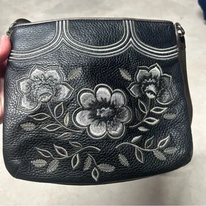 Vintage Brighton Embroidered Floral Black Peddled Leather Crossbody Purse thumbnail 2