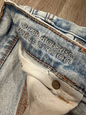 American Eagle Super High-Rise Ankle Straight Distressed Light Wash Jeans Size 8 thumbnail 3