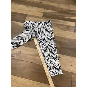 Nike Dri‑Fit Size L Black & White Print Capri Leggings thumbnail 9