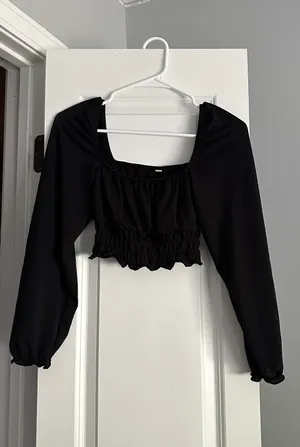 SheIn Cropped Long Sleeve Top thumbnail 1