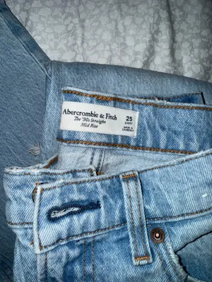 Abercrombie mid rise Jeans thumbnail 2