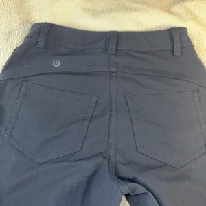 LULULEMON City Sleek 5-Pocket Ankle Pants Navy Blue Career Slacks Size 2 thumbnail 3