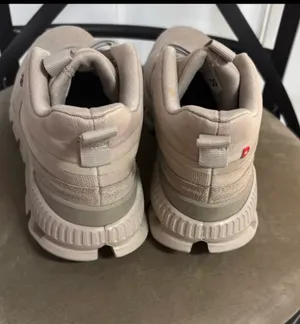 7.5 On Cloud Hi Monochrome Desert/Taupe High-top running Sneakers thumbnail 6