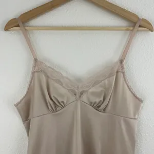 Vanity Fair Vintage Champange Beige Lace Trim Spaghetti Strap Camisole Top thumbnail 2