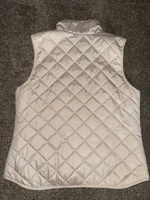 Old Navy Women's Diamond Quilted Full-Zip Puffer Vest in Ivory thumbnail 2