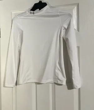 Under Armour long sleeve CoolGear junior size Large. thumbnail 1
