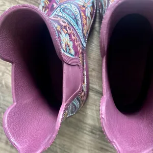 Vera Bradley Size 9 Rain Boots By Totes Carson Maroon Paisley Waterproof thumbnail 4
