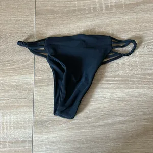 Black bikini bottom Size XS thumbnail 3