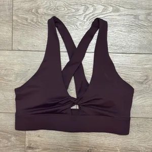 Fabletics Plum Purple Twist Front Cross Back Sports Bra Womens Medium thumbnail 3