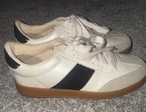 BEAST FASHION Cream and Black Athletic Sneakers NWOB thumbnail 1