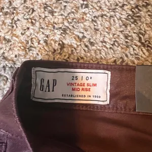 GAP Vintage Slim Mid Rise Coated Jeans Burgundy Red Size 25‎ thumbnail 2