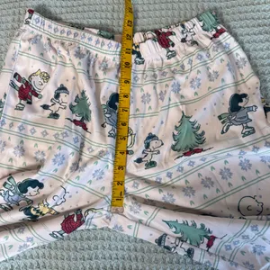 NWT Peanuts Pajama Set Womens Medium Snoopy Charlie Brown Lucy Sally Christmas thumbnail 12