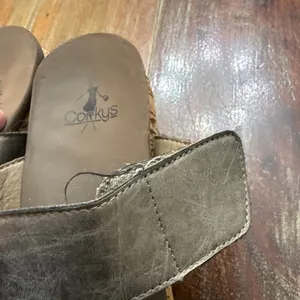 Corkys Metallic Taupe Wedge Sandals Size 8 Summer thumbnail 5