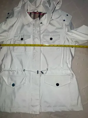 Authentic Burberry Brit White Jacket Women’s Size Large. Nova Check Lining with Detachable Hood. EUC. Only worn a handful of times, very minor wear. Smoke/Pet Free Home. Recently professionally dry-cleaned. thumbnail 8