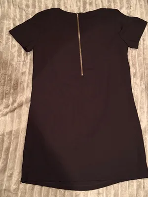 Lulu's Black Short Sleeve Shift Dress with‎ Gold Zipper thumbnail 2