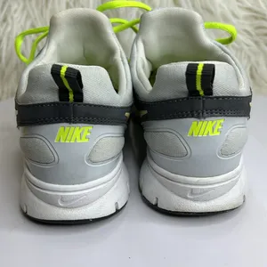 Nike Training In Season TR2 Size 7.5. Light dark gray / green. thumbnail 4