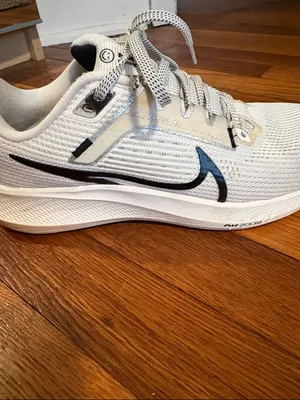 EUC Women’s Nike Air Zoom Pegasus 40 Running Shoes Size 9 thumbnail 2