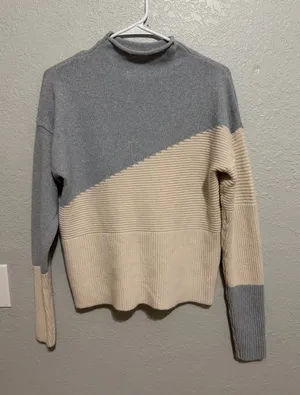 Chloe + Jasmine sweater Gray Size M thumbnail 1