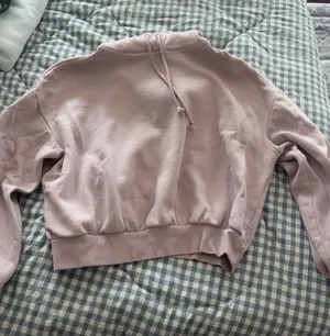 H&M Cropped Sweatshirt thumbnail 1