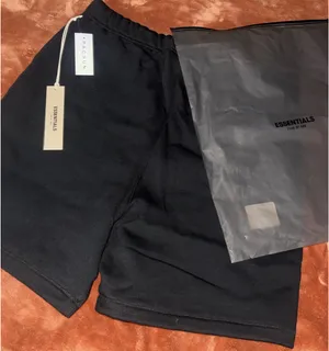 New Essential black shorts  thumbnail 3