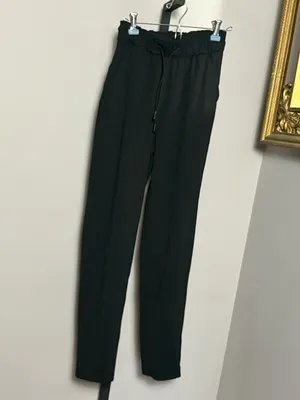 Lululemon Size 2 Keep Moving Pant 7/8 Black Drawstring Tapered Pants thumbnail 2