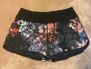 Lululemon Speed Up Shorts Size 6 Floral Black Multi Running Training Workout thumbnail 1