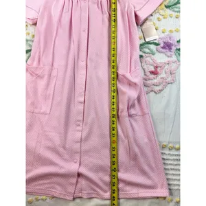 White Stag Pink Seersucker Snap Front House‎ Coat Floral Embroidered Robe M 8-10 thumbnail 5