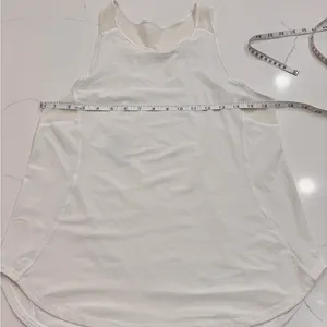 Lululemon Women's ivory Sleeveless active sports Top thumbnail 2