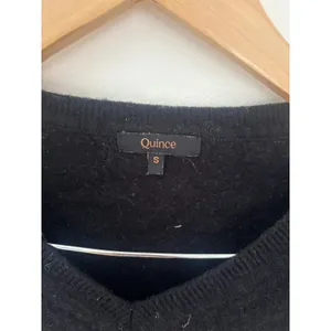 Quince Black‎ 100% Mongolian Cashmere V-Neck Sweater Small thumbnail 2