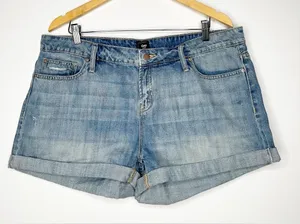 GAP Light Wash Denim Rolled Cuff Jean Shorts Size 18 thumbnail 1