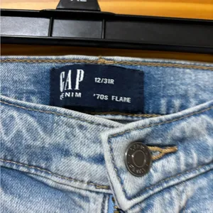 Gap Light Blue Distressed Women's Jeans thumbnail 2