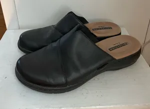 Clarks Comfortable Black Slip-On Clog for Women thumbnail 1