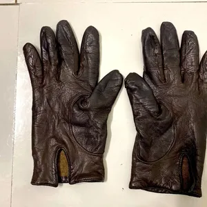 Women’s Dark brown leather gloves with cashmere lining. Size Medium. thumbnail 3