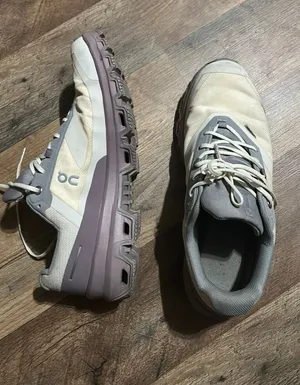 On Cloud Shoes thumbnail 1