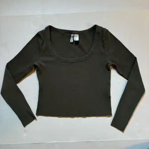 H&M- Green Long Sleeve Ribbed Cropped Top thumbnail 1
