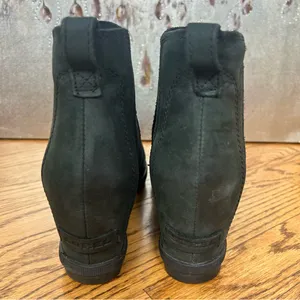 SOREL Joan Of Arctic III Chelsea Wedge Slip On Black Leather Boots Size 9 thumbnail 2