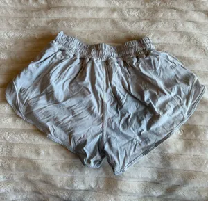 Lululemon Hotty Hot Shorts 2.5" White Low-Rise thumbnail 2