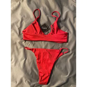 Brand New Zaful Women's Size 6 Red Bikni Set Bottoms Top thumbnail 3