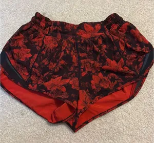 Lululemon Shorts Hotty Hot 2.5" Low-Rise thumbnail 1