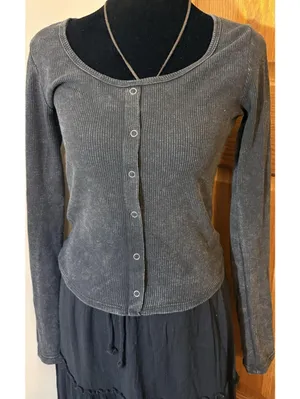 Pink Rose Top Women Blouse Gray Ribbed Knit Button-Up Scoop Neck Top M Long Sleeve thumbnail 2
