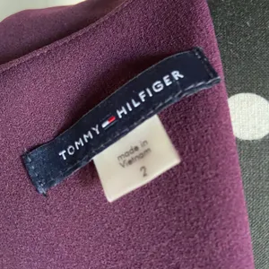 Tommy Hilfiger Womens Dress Size 2 Aubergine‎ Plum Cold Shoulder Woven Shift NEW thumbnail 5
