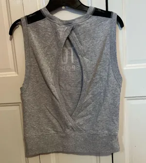 Victoria’s Secret workout top. Open back. Size extra small, fits like a small. thumbnail 2