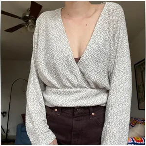 Urban Outfitters Textured Faux Wrap Pullover‎ Top Women's Size XS Cozy Chic thumbnail 7