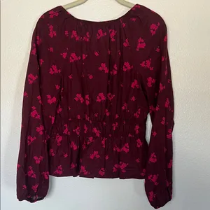 Universal Threads NWT Burgundy Blouse with Pink Floral Pattern Crop Sz M thumbnail 4