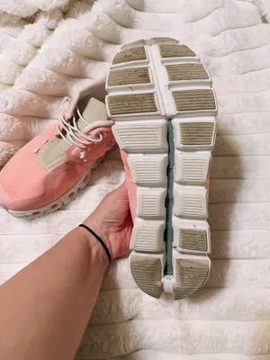 On Cloud Running Shoes thumbnail 3
