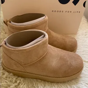 NWT SO Lupita Women's Cozy Mini Boots thumbnail 4