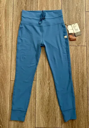Vuori Daily Legging in Isle Blue - new with tags! thumbnail 1