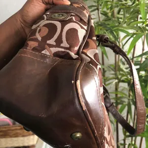 Coach 2000s Y2K Signature Optic Brown Gallery Leather Tote Shoulder Hand Bag Purse Brass Hardware #Preppy #Academia #Old Money #Vintage #Whimsygoth Some wear as pictured Approx 12” Wide x 9” Tall x 4.5” deep thumbnail 7