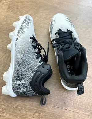 Under Armour Spotlight Hammer Wide Black/White Football Cleat Size 8.5 thumbnail 1